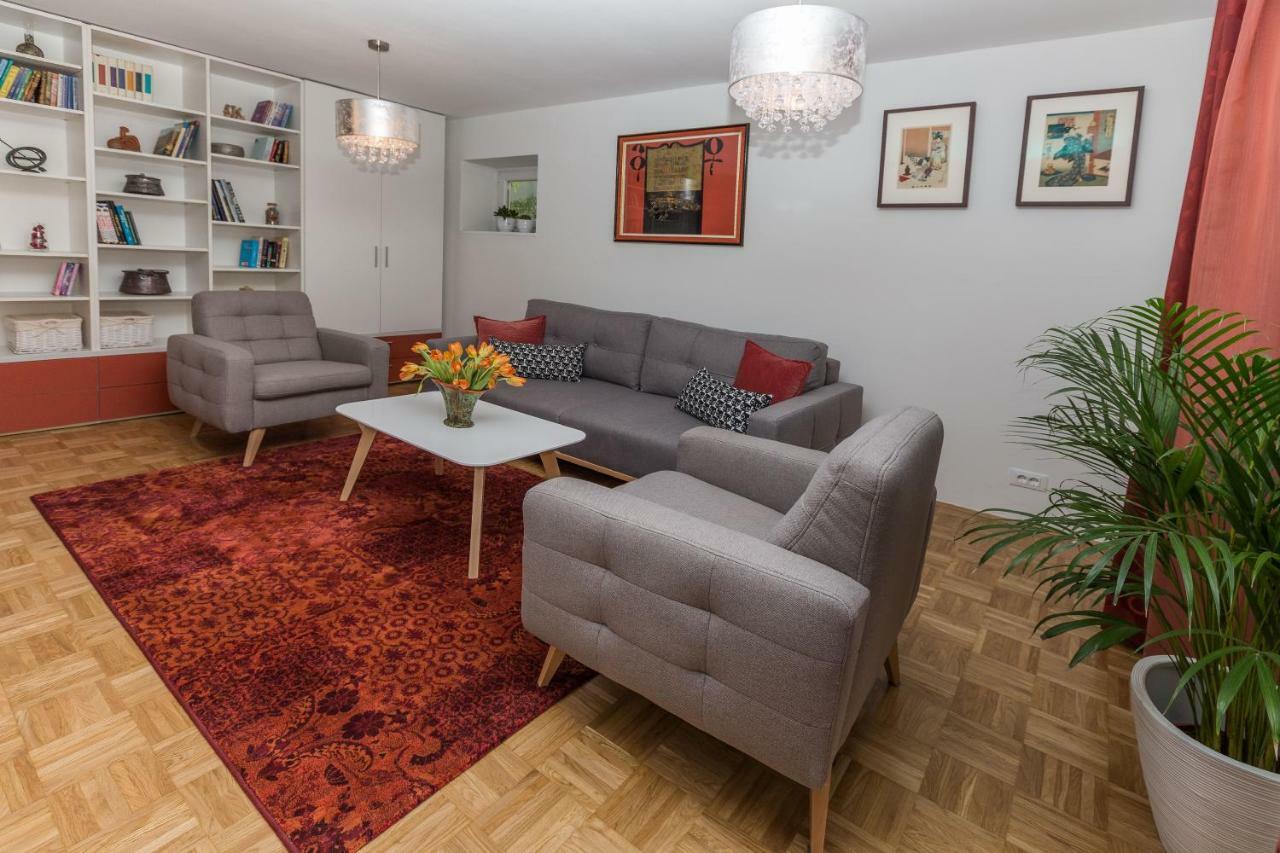 Evelina's Place *