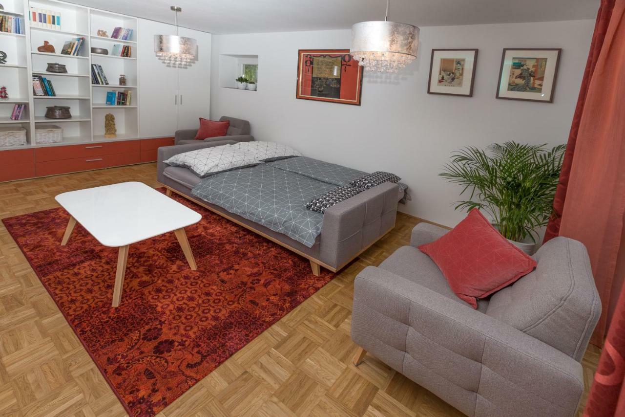 Evelina's Place Apartment *